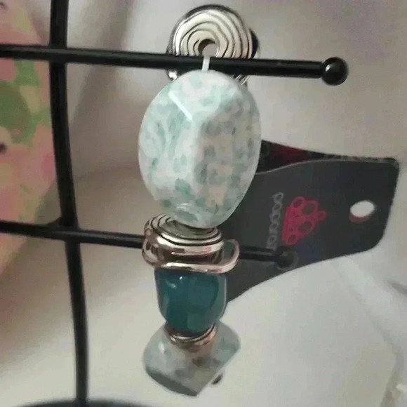 Paparazzi Chunky necklace earrings and bracelet - Picture 2 of 4